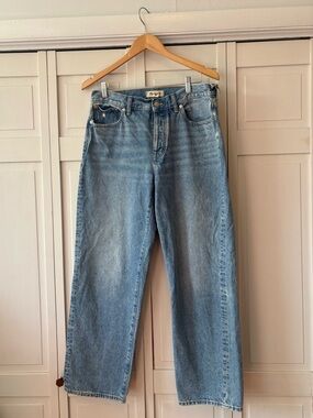 Classic Straight Leg Jeans in Light Blue